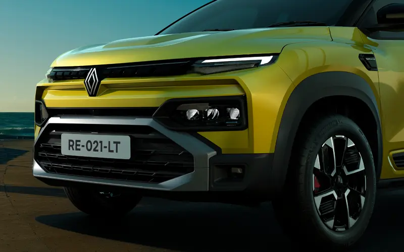 Front view of a yellow SUV with Renault emblem, by the seaside, license plate RE-021-LT.
